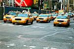 Autos auf einer Straße, Times Square, Manhattan, New York City, New York State, USA