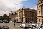 Gebäude entlang einer Straße, Hotel Crillon, Paris, Frankreich