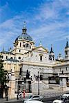 Façade d'une cathédrale, Royal, Madrid, Espagne