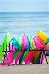 Radeaux de sauvetage gonflables sur la plage, la plage de Waikiki, Honolulu, îles d'Oahu, Hawaii, USA