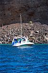 Tourboat im Meer, Captain Cooks Monument, Kealakekua Bay, Kona Küste, Inseln Big Island, Hawaii, USA