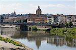 Pont sur une rivière, la rivière Arno Florence (Italie)
