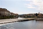 Pont en arc à travers une rivière, la rivière Arno, Florence, Italie