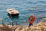 Vue grand angle sur un bateau dans la mer, Capri, Campanie, Italie