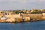 Festung entlang des Meeres, Mandraki Hafen, Rhodos, Dodekanes, Griechenland