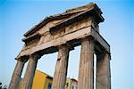 Faible angle vue des ruines anciennes, Athènes, Grèce