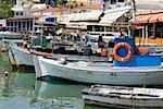 Boote vor Anker in einen Hafen, Athen, Griechenland