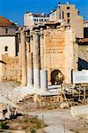 Vue d'angle élevé des ruines anciennes, Athènes, Grèce