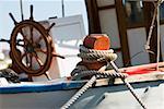 Boot gefesselt mit einem Seil, Patmos, Dodecanese Inseln, Griechenland