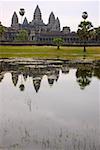 Réflexion d'un temple dans un étang, Angkor Wat, Siem Reap, Cambodge