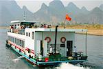 Touristes sur un vous, rivière Li, Guilin, Chine