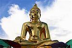 Low Angle View of eine Statue von Buddha, Chiang Mai, Thailand