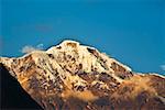 Low Angle View of einen verschneiten Berg Salcantay, Choquequirao Peru