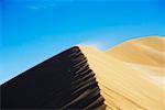 Dunes de sable dans un désert, Huacachina, Ica, région d'Ica, Pérou