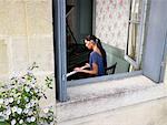 Femme jouant le piano.