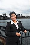 Geschäftsfrau von Brooklyn Bridge, New York City, New York, USA