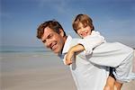 Père sur la plage avec fils, Majorque, Espagne