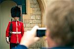 Personne qui prend la photo de garde de la Reine, château de Windsor, Angleterre