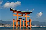 Porte du torii, baie d'Hiroshima, Miyajima, Honshu, Japon