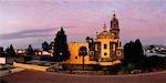 Église de Santa Maria, le volcan Popocatepetl au fond, Tonantzintla, Cholula, Mexique