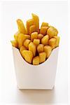 Dick geschnitten Fries in Fast-Food-Whitebox
