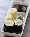 Assiette de sushi de Maki, Gari et trempette""