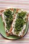 Crispbreads mit Quark und Schnittlauch