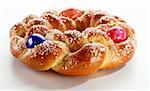 Bread ring with Easter eggs and sugar