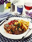 Grilled steak with mushrooms, tomatoes and chips