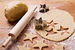Découper des biscuits en forme d'étoile