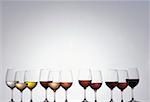 Verschiedene Arten von Wein in den Gläsern
