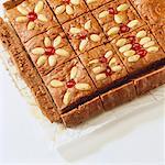 Tray-baked gingerbread with almonds