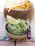 Guacamole mit nachos