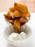 Country potatoes with yoghurt dip
