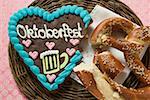 Coeur Lebkuchen (une bite pris) & bretzel pour l'Oktoberfest