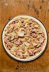 Tuna and onion pizza (unbaked)