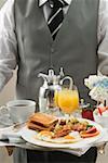 Plateau de petit déjeuner service Butler avec bacon, oeufs & toast