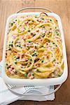 Macaroni bake with ham and peas