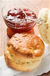 Scones avec confiture de fraises