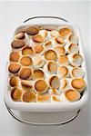 Süßkartoffel und Marshmallow-Gratin in Auflaufform