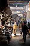 Marché dans la médina de Fès, Maroc