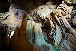 Une grotte calcaire de Talava Arches, l'île de Niue, Pacifique Sud