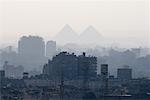 Vue de la ville et de la citadelle du Caire, le Caire, Egypte : pyramides de Gizeh