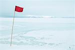 Drapeau de marqueur sur la barrière de Ross, île de Ross, Antarctique