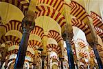 Arches mauresques et colonnes, Mezquita, Cordoue, Andalousie, Espagne