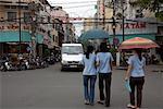 Menschen zu Fuß in die Stadt Street, Ho-Chi-Minh-Stadt, Vietnam