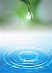 Goutte d'eau et d'ondulation de l'eau