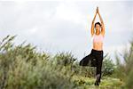 Femme faisant du Yoga