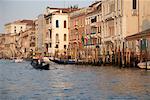 Menschen am Kanal, Venedig, Italien