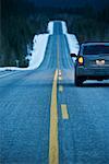 Voiture sur Scenic Highway, près de Jasper, Alberta, Canada